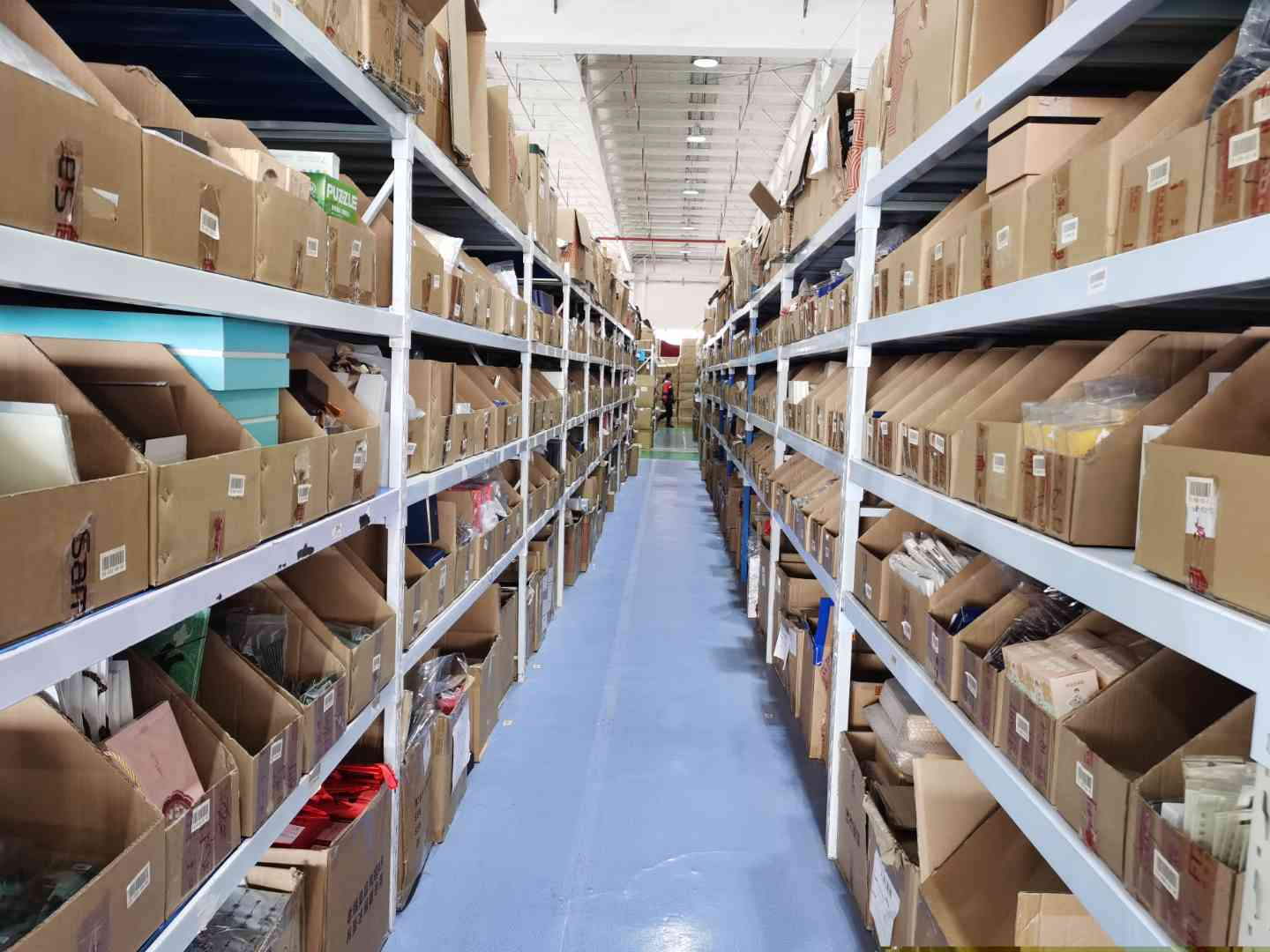 新锐美妆品牌入门推荐上海云仓代发货：日均100单可入仓，4小时退货质检拍照上架，解决退换货频繁处理慢的痛点