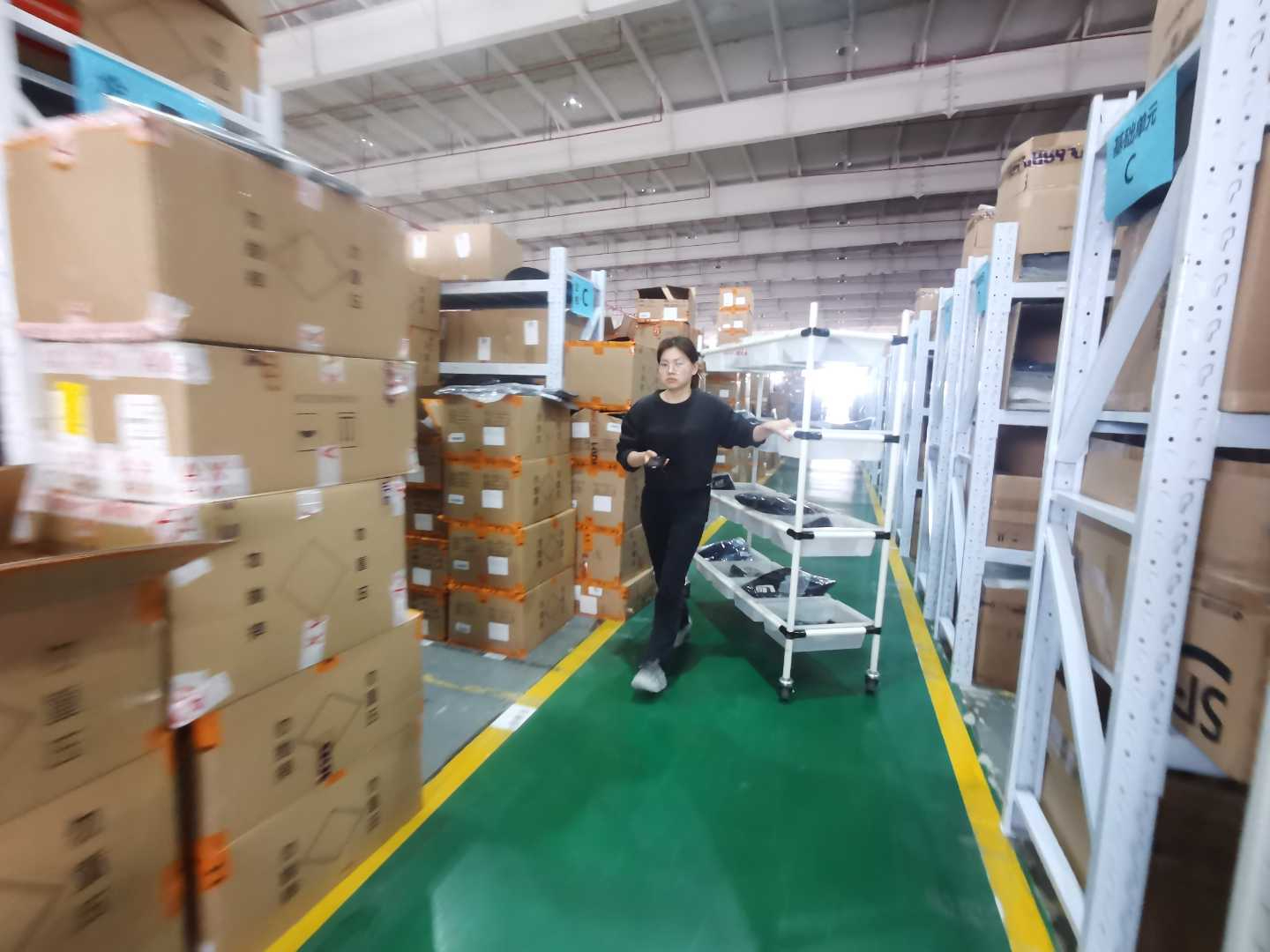 服饰熨烫换标麻烦？上海云仓一件代发增值服务全支持